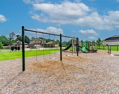 313 Woodlands Boulevard - Photo Thumbnail 14