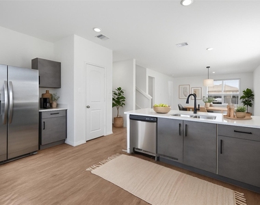 313 Woodlands Boulevard - Photo Thumbnail 2