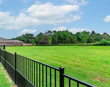 313 Woodlands Boulevard - Photo Thumbnail 18