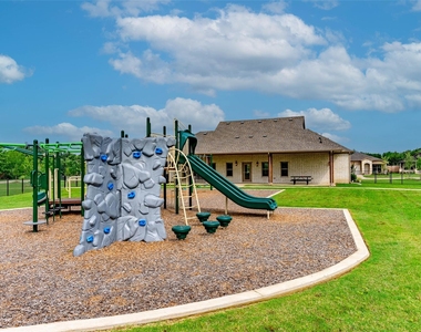 313 Woodlands Boulevard - Photo Thumbnail 16