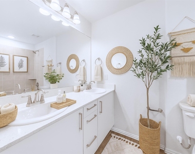 313 Woodlands Boulevard - Photo Thumbnail 7