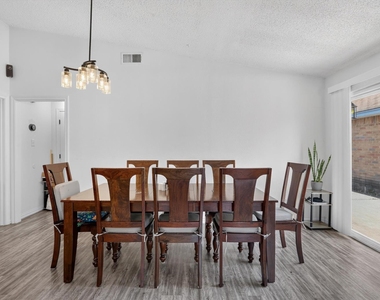 2324 Markland Street - Photo Thumbnail 8