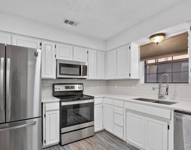 2324 Markland Street - Photo Thumbnail 2