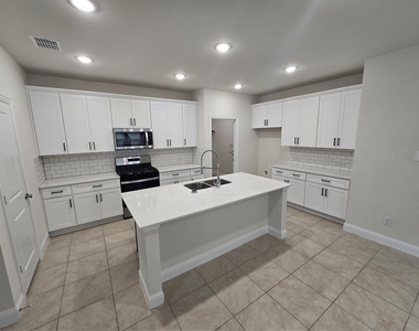 1805 Acosta Drive - Photo Thumbnail 2