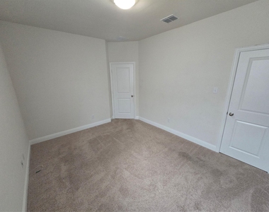 1805 Acosta Drive - Photo Thumbnail 20