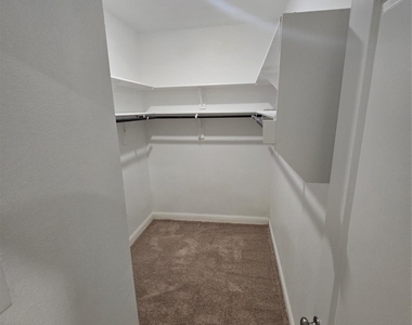 1805 Acosta Drive - Photo Thumbnail 13