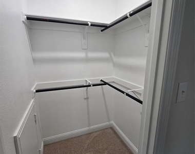 1805 Acosta Drive - Photo Thumbnail 18