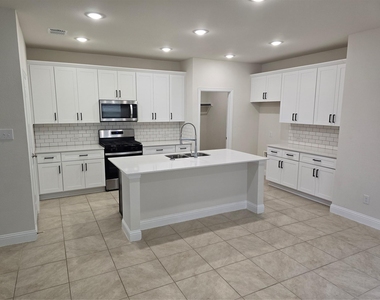 1805 Acosta Drive - Photo Thumbnail 5