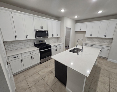 1805 Acosta Drive - Photo Thumbnail 6