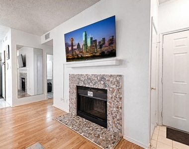 1700 Amelia Court - Photo Thumbnail 9