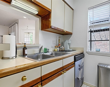 1700 Amelia Court - Photo Thumbnail 11