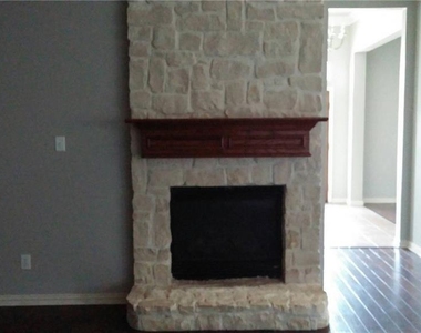 7701 Val Verde Drive - Photo Thumbnail 8