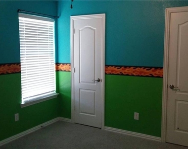 7701 Val Verde Drive - Photo Thumbnail 14