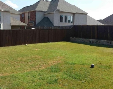 7701 Val Verde Drive - Photo Thumbnail 17