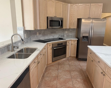 9200 Fairwood Court - Photo Thumbnail 15
