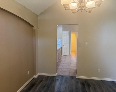 9200 Fairwood Court - Photo Thumbnail 5