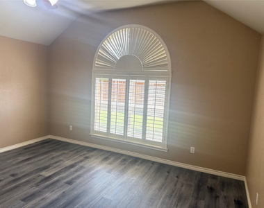 9200 Fairwood Court - Photo Thumbnail 18