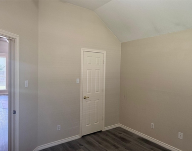 9200 Fairwood Court - Photo Thumbnail 27