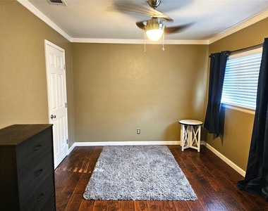3926 White Oak Court - Photo Thumbnail 8