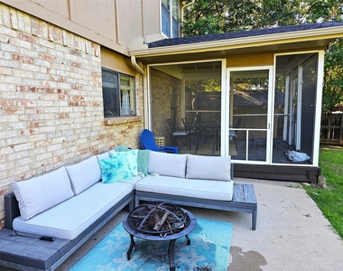 3926 White Oak Court - Photo Thumbnail 14