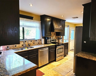 3926 White Oak Court - Photo Thumbnail 4