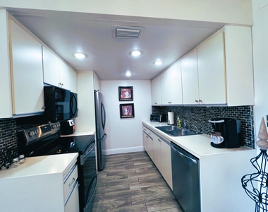 3402 Bimini Lane - Photo Thumbnail 4