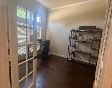 10700 Lariat Trail Drive - Photo Thumbnail 6