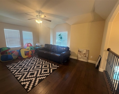 10700 Lariat Trail Drive - Photo Thumbnail 7