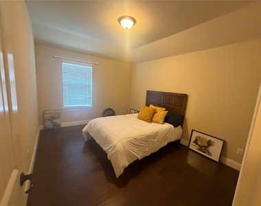 10700 Lariat Trail Drive - Photo Thumbnail 8