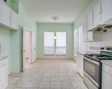 3021 Sawtooth Drive - Photo Thumbnail 6