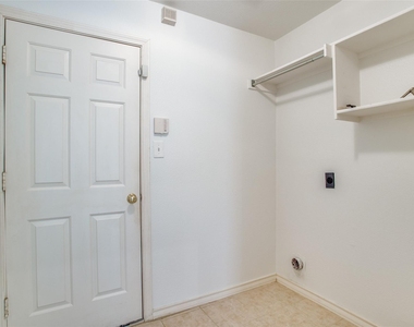 3021 Sawtooth Drive - Photo Thumbnail 16
