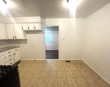 7218 Se 15th Street - Photo Thumbnail 4