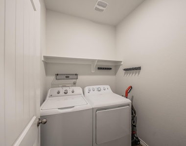 561 Concho Street - Photo Thumbnail 25