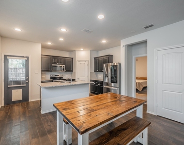 561 Concho Street - Photo Thumbnail 7