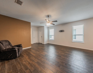561 Concho Street - Photo Thumbnail 5
