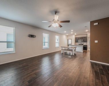 561 Concho Street - Photo Thumbnail 4