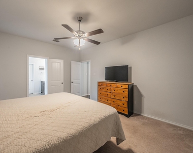 561 Concho Street - Photo Thumbnail 15