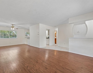 1209 Nw 103rd Street - Photo Thumbnail 2