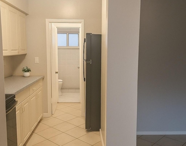 1129 Ne 5th Terrace - Photo Thumbnail 2