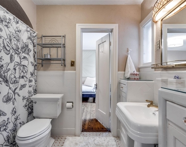 6933 Westlake Avenue - Photo Thumbnail 7