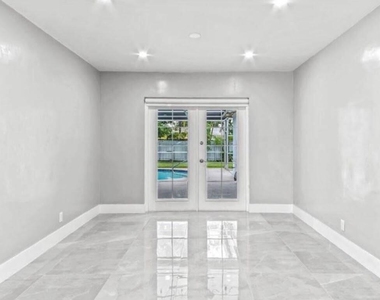 4811 Hayes Street - Photo Thumbnail 3