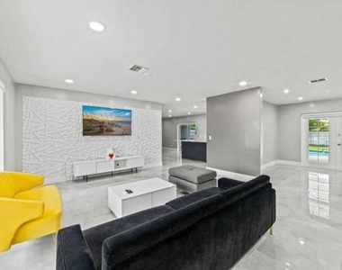 4811 Hayes Street - Photo Thumbnail 4