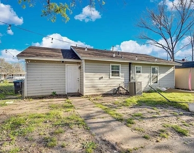4208 Wiman Drive - Photo Thumbnail 15