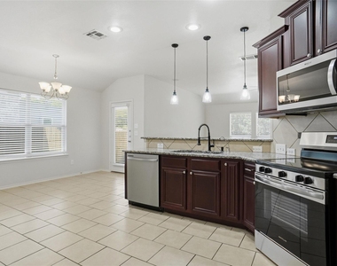 3015 Briarbrook Drive - Photo Thumbnail 6