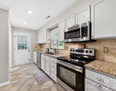 9131 Glisson Court - Photo Thumbnail 12