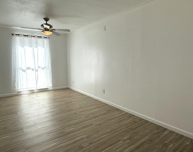 9825 Park Lane Court - Photo Thumbnail 5