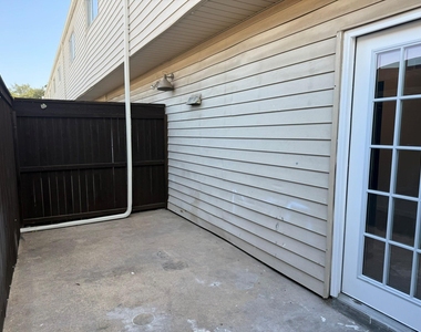 9825 Park Lane Court - Photo Thumbnail 23