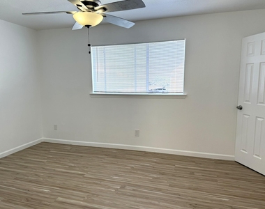 9825 Park Lane Court - Photo Thumbnail 13