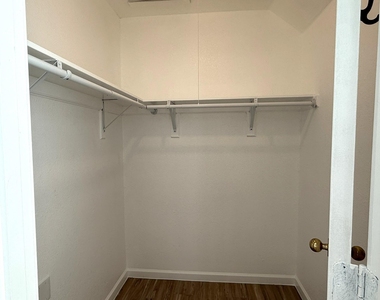 9825 Park Lane Court - Photo Thumbnail 14