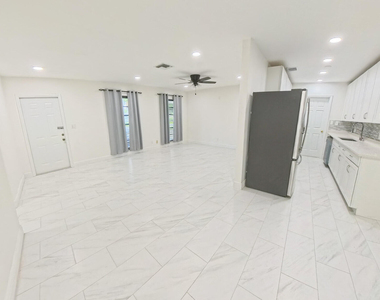 341 Henthorne Drive - Photo Thumbnail 4